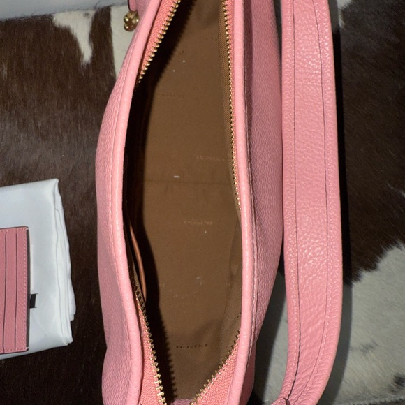 Coach - Picture 3 of 6